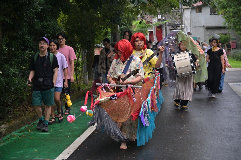 跟著水往低處流吧! ｜天團｜國藝會補助成果檔案庫
